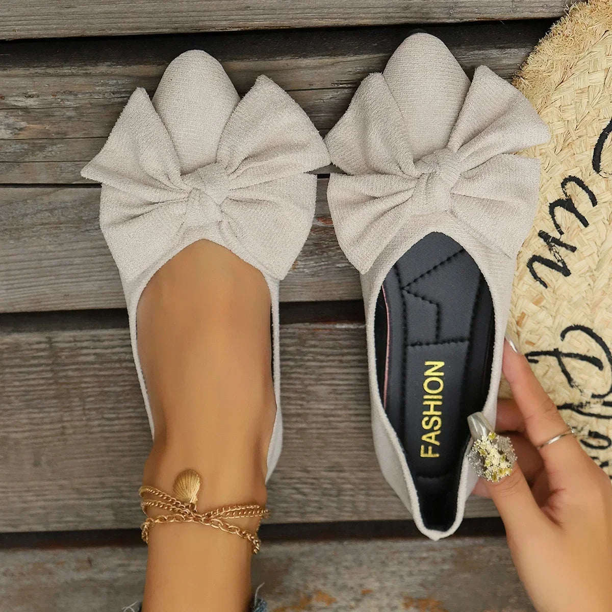 Women's Shoes 2025 Spring Pointed Women's Flats Fashion Bow Loafers Slip on Walking Flat Shoes Ladies Shallow Comfort Sneakers